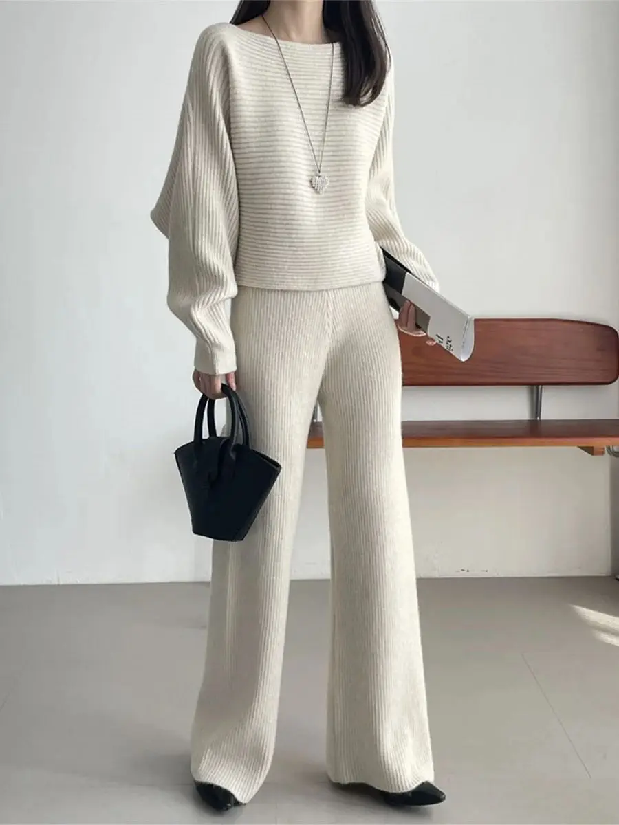 Women's Autumn Winter Knitted Two-Piece Set Elegant Lady Solid Batwing Sweater with Flare Pants Suits
Women's Autumn Winter Knitted Two-Piece Set Elegant Lady Solid Batwing Sweater with Flare Pants Suits