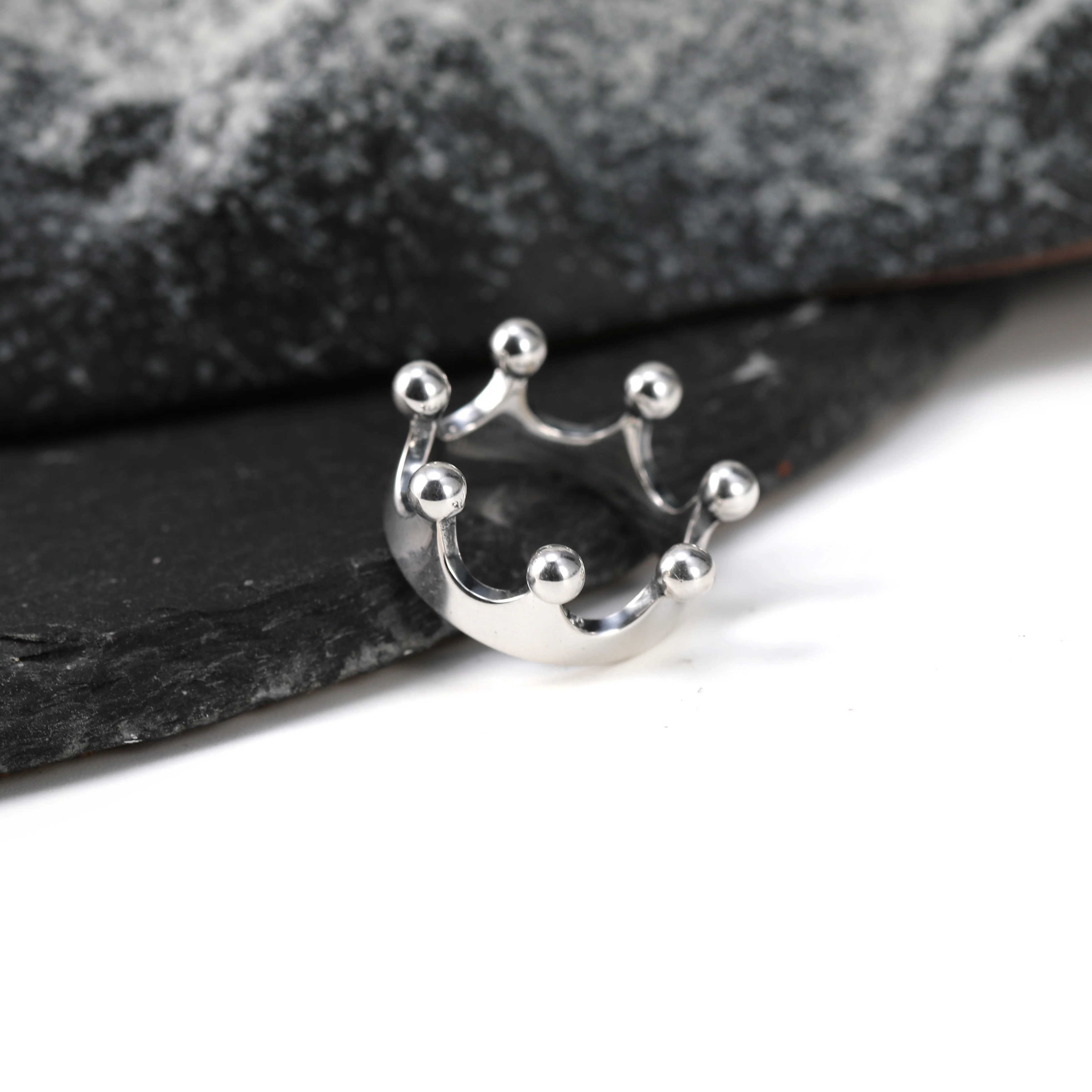 R001 genuine 925 sterling silver fashionable and exquisite Princess Crown Ring
R001 genuine 925 sterling silver fashionable and exquisite Princess Crown Ring