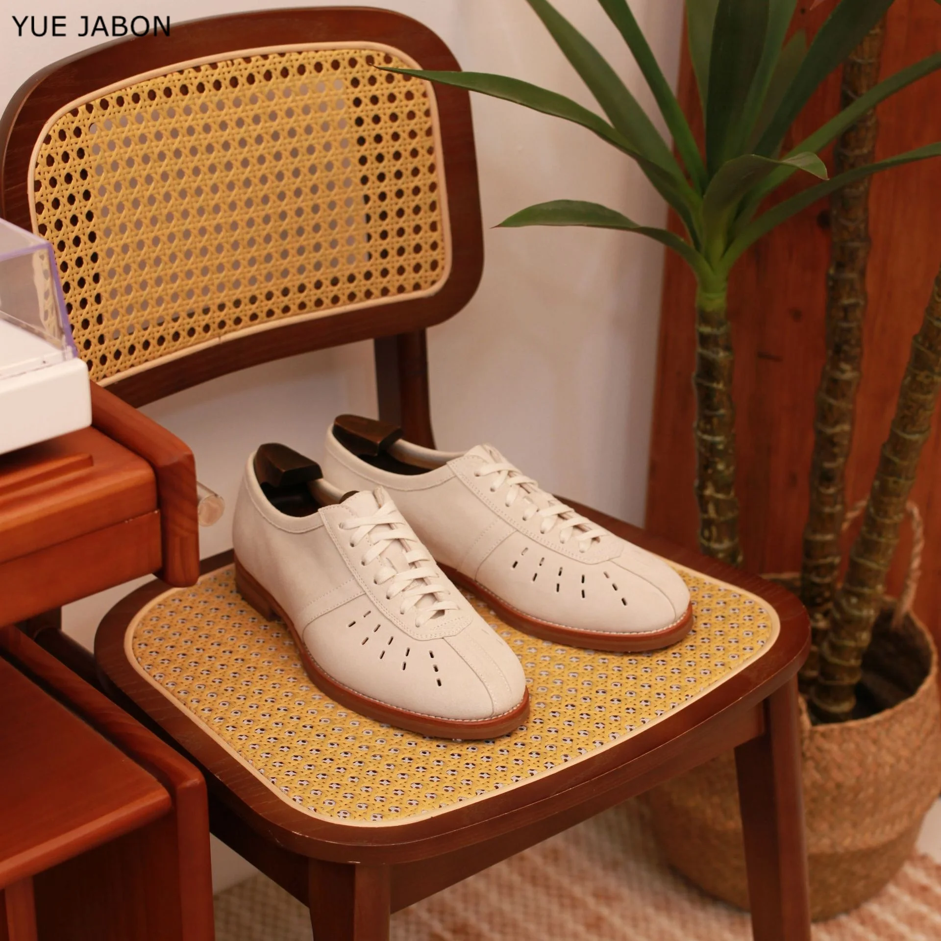Men's Lace Up Genuine Leather Carved Block Casual Shoes Summer Comfort Retro Bowling Sneakers Male Dress Daily Walking Flat Shoe
Men's Lace Up Genuine Leather Carved Block Casual Shoes Summer Comfort Retro Bowling Sneakers Male Dress Daily Walking Flat Shoe