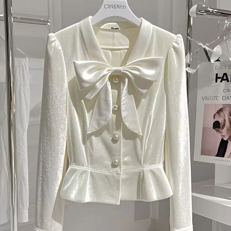 Винтажная французская женская одежда высокого качества Blusas Mujer, шикарные рубашки с v-образным вырезом и бантом, однобортные милые осенние бархатные блузки
Винтажная французская женская одежда высокого качества Blusas Mujer, шикарные рубашки с v-образным вырезом и бантом, однобортные милые осенние бархатные блузки