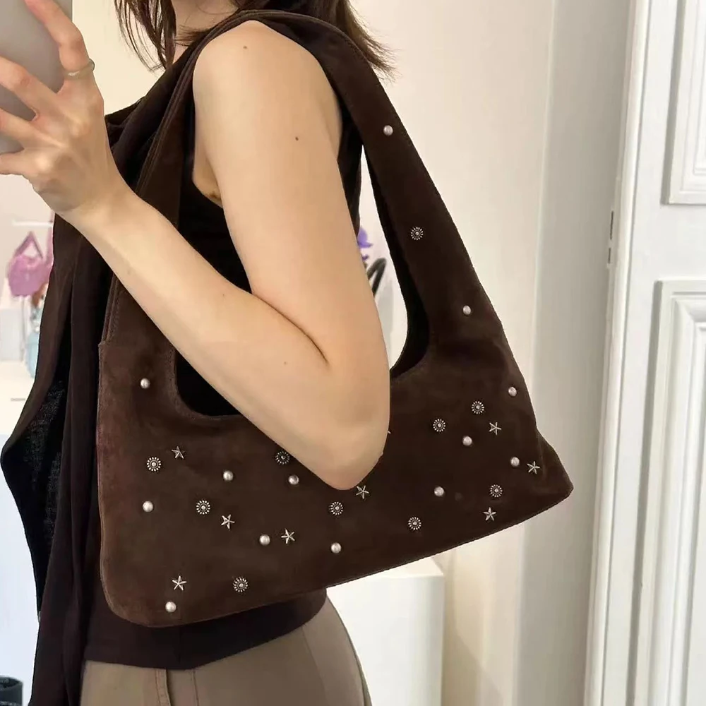 Винтажная матовая сумка через плечо с заклепками в форме полумесяца, сумки-тоут для женщин, сумки и кошельки из искусственной замши, осенне-зимние сумки-хобо с облаками
Винтажная матовая сумка через плечо с заклепками в форме полумесяца, сумки-тоут для женщин, сумки и кошельки из искусственной замши, осенне-зимние сумки-хобо с облаками