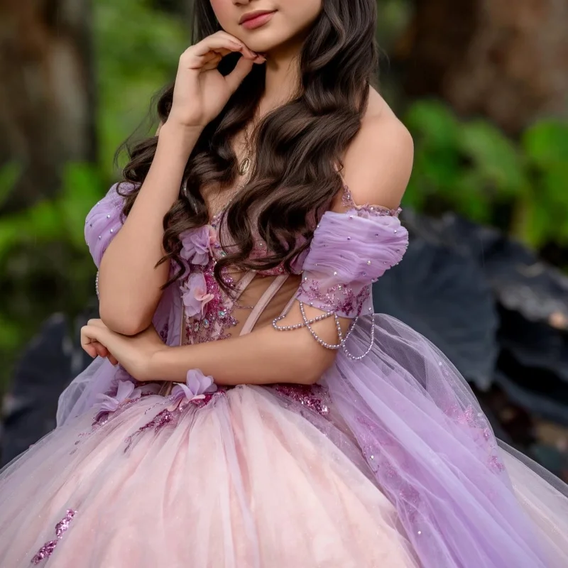 Lavender Quinceanera Dress off-shoulder Glitter Crystal 3D Flower Decal Long tail vestidos de 15 Quinceanera Customize
Lavender Quinceanera Dress off-shoulder Glitter Crystal 3D Flower Decal Long tail vestidos de 15 Quinceanera Customize