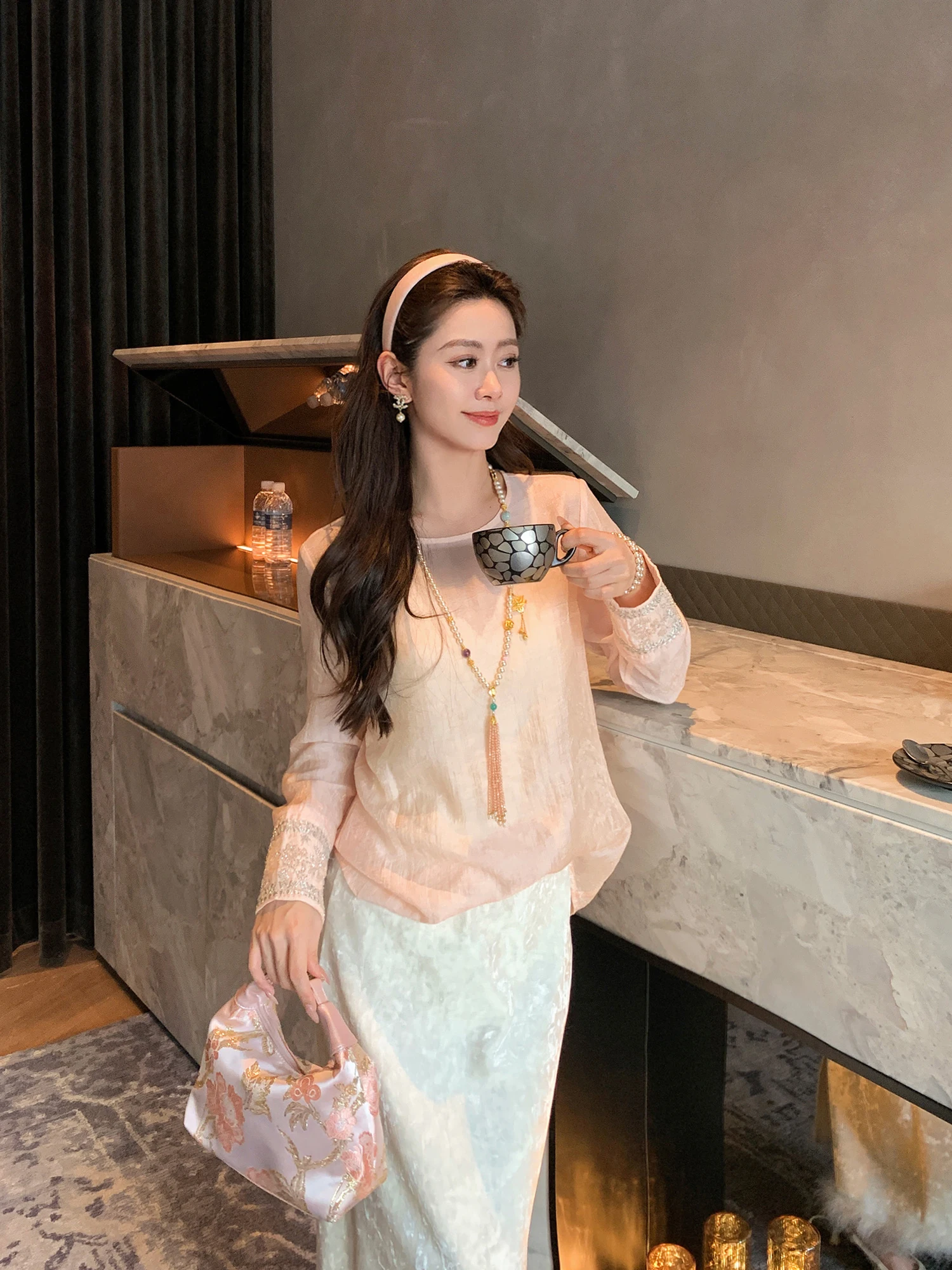 New Chinese Sle Long Sve irt Heavy Embroidery New Year 2026 Spring Seasonal Top Quali Nylon Fabric Vintage Sle
New Chinese Sle Long Sve irt Heavy Embroidery New Year 2026 Spring Seasonal Top Quali Nylon Fabric Vintage Sle