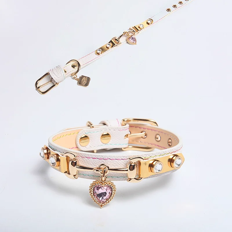 Поводок для ошейника для домашних животных, маленькая собака, кошка, большое зеленое сердце, бриллиант Iced Out, высококачественная натуральная кожа ручной работы, элегантный стиль
Поводок для ошейника для домашних животных, маленькая собака, кошка, большое зеленое сердце, бриллиант Iced Out, высококачественная натуральная кожа ручной работы, элегантный стиль