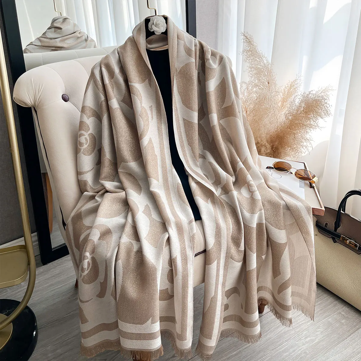 Роскошный модный шарф с золотой нитью, женский дизайнерский весенне-зимний теплый шарф, пашмина, хиджабы, шарфы, шали, платок, повязка на голову
Роскошный модный шарф с золотой нитью, женский дизайнерский весенне-зимний теплый шарф, пашмина, хиджабы, шарфы, шали, платок, повязка на голову