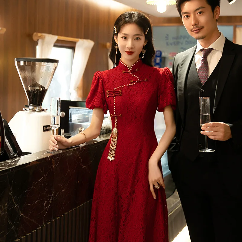 Burgundy Lace Floral Chinese Lady Mandarin Collar Cheongsam Puff Sleeves Qipao Vintage Button A-Line Bride Wedding Dress
Burgundy Lace Floral Chinese Lady Mandarin Collar Cheongsam Puff Sleeves Qipao Vintage Button A-Line Bride Wedding Dress