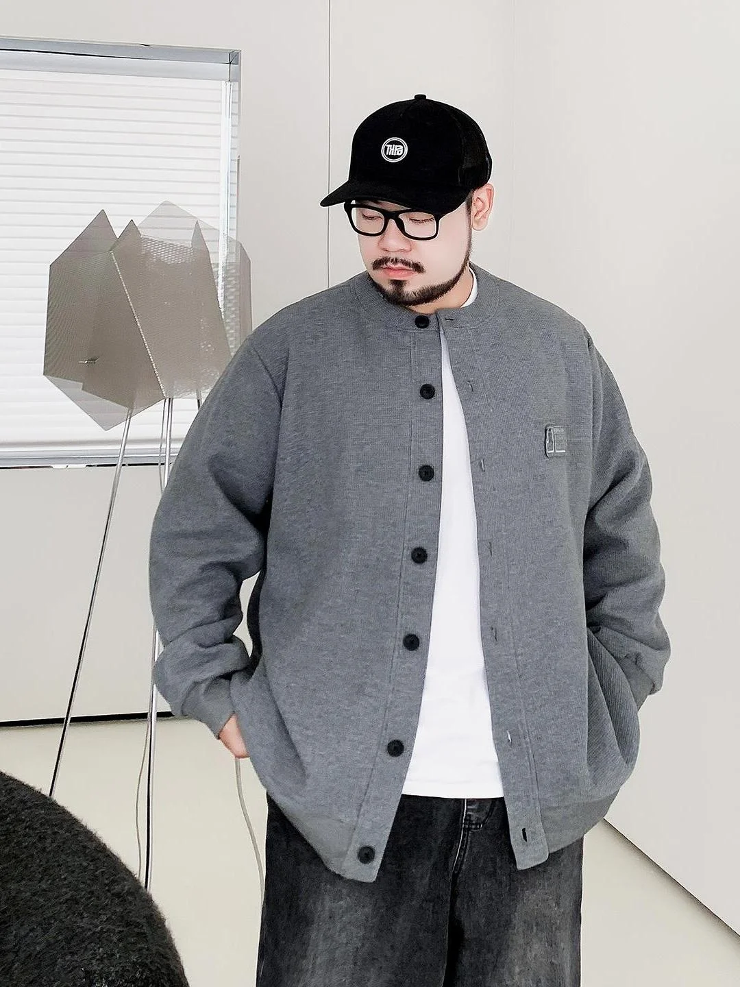 Модная мужская осенняя куртка больших размеров, свободная повседневная куртка-кардиган с бейсбольным воротником, из полиэфирного волокна, с длинными рукавами
Модная мужская осенняя куртка больших размеров, свободная повседневная куртка-кардиган с бейсбольным воротником, из полиэфирного волокна, с длинными рукавами