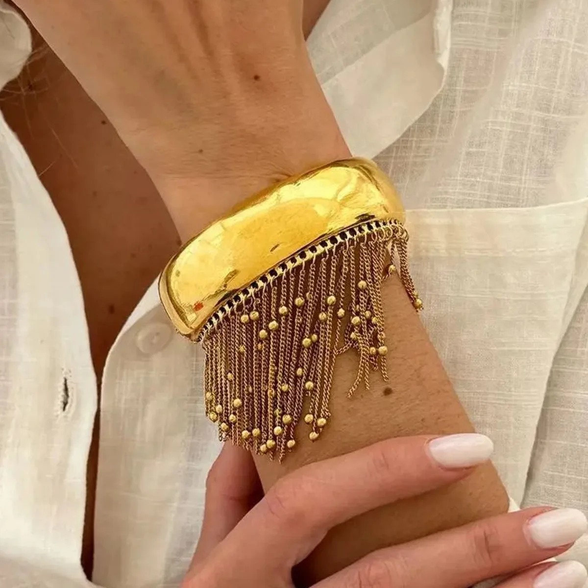 KunJoe New Unique Chunky Round Wide Spring Bangle Bracelet for Women Retro Metal Tassel Cuff Bangle Luxury Jewelry Accessories
KunJoe New Unique Chunky Round Wide Spring Bangle Bracelet for Women Retro Metal Tassel Cuff Bangle Luxury Jewelry Accessories