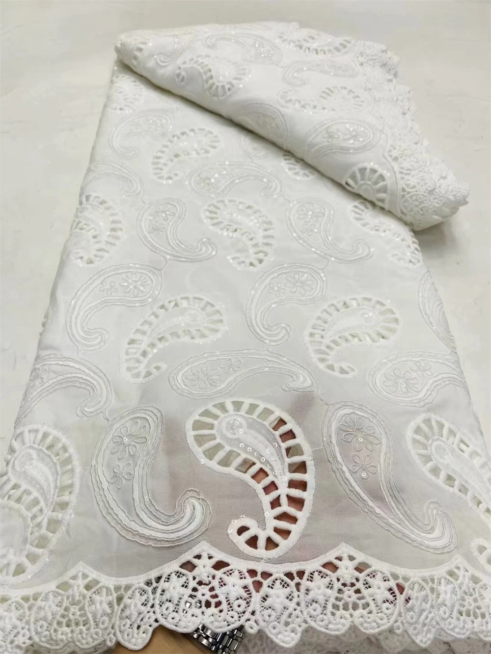 White African Chiffon Lace Fabric 2025 Soft Nigerian Cotton Lace Fabric Embroidery For Wedding Party Dress
White African Chiffon Lace Fabric 2025 Soft Nigerian Cotton Lace Fabric Embroidery For Wedding Party Dress