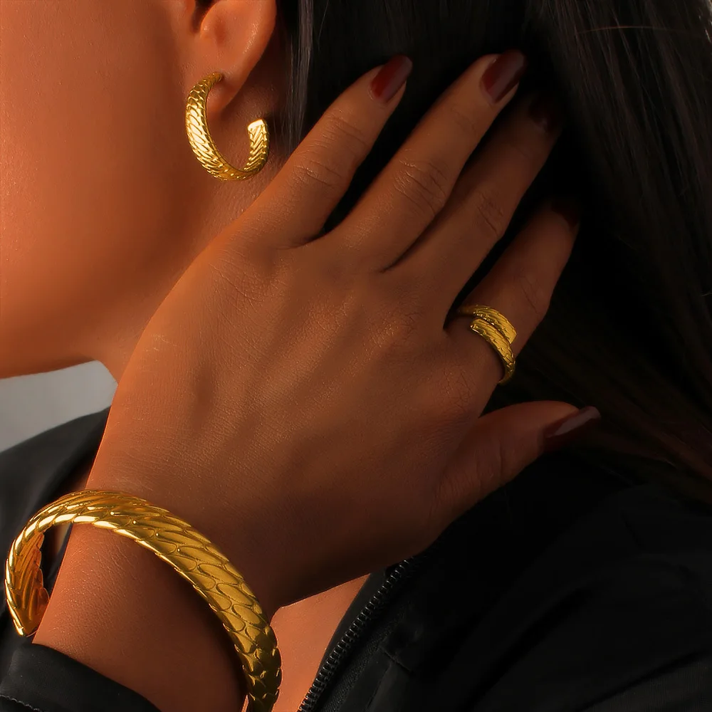 DIY accessories Guangdong jewelry cross-border light luxury C-shaped earrings open bracelet ring premium versatile tire texture
DIY accessories Guangdong jewelry cross-border light luxury C-shaped earrings open bracelet ring premium versatile tire texture
