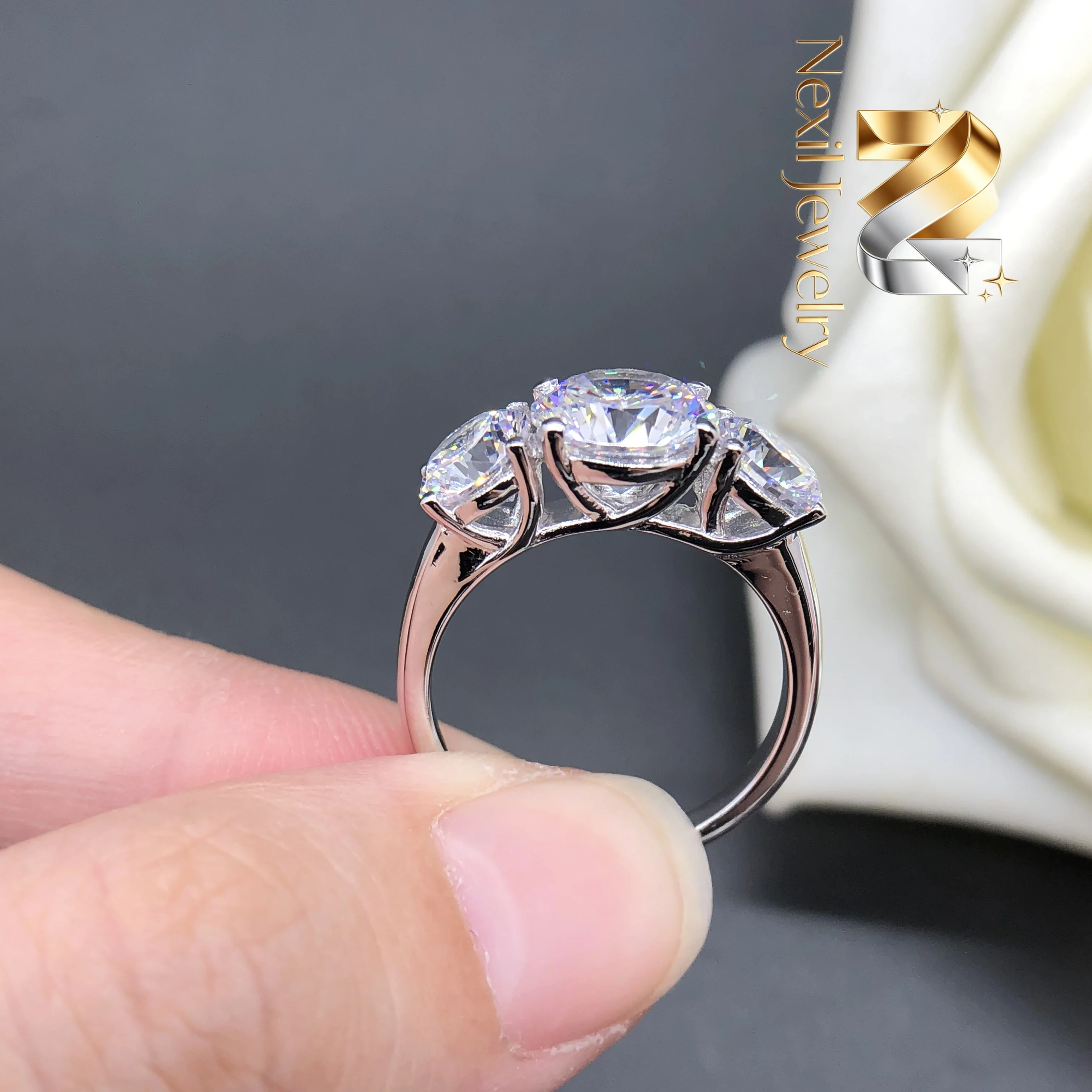 Nexil Jewelry Luxury 4Ct Three Stones D Color Moissanite Engagement Ring AU585 14K White Gold Ring Top Quality Wedding Jewelry
Nexil Jewelry Luxury 4Ct Three Stones D Color Moissanite Engagement Ring AU585 14K White Gold Ring Top Quality Wedding Jewelry