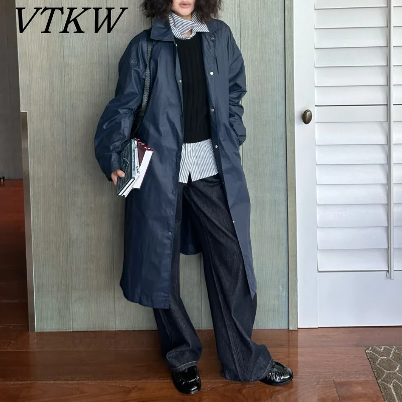 VTKW женский весенний 2025 темно-синий длинный плащ большого размера, легкий свободный крой на пуговицах спереди, повседневный, ветрозащитный
VTKW женский весенний 2025 темно-синий длинный плащ большого размера, легкий свободный крой на пуговицах спереди, повседневный, ветрозащитный