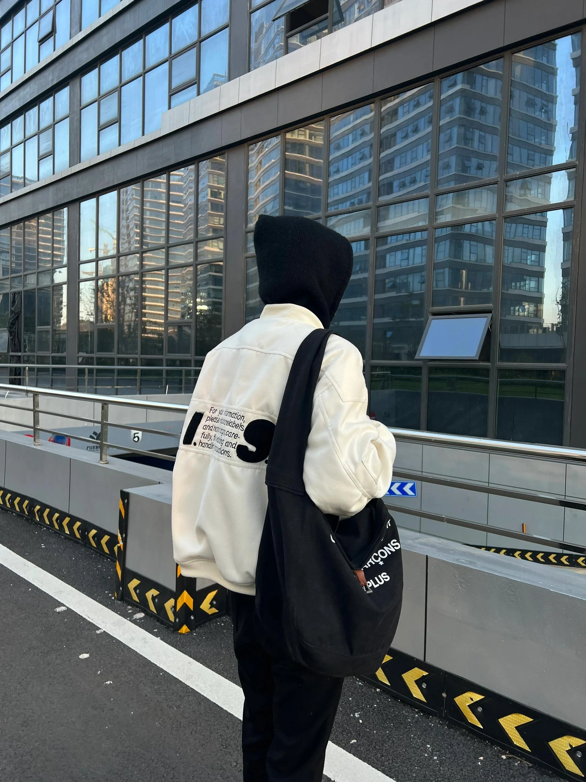 Мужская зимняя утепленная куртка Cleanfit из шерсти и хлопка с вышивкой, свободного кроя, из полиэфирного волокна
Мужская зимняя утепленная куртка Cleanfit из шерсти и хлопка с вышивкой, свободного кроя, из полиэфирного волокна