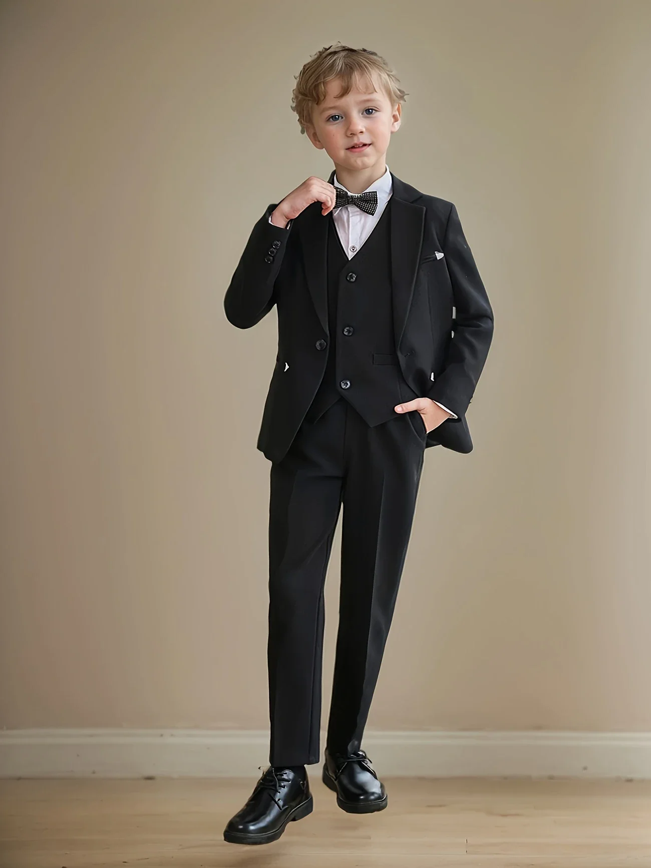 Children 4Pieces Jacket Vest Pant Brooch Bowtie Clothing Set Kids Black Blazer Suit Boys Formal Wedding Birthday Party Dress
Children 4Pieces Jacket Vest Pant Brooch Bowtie Clothing Set Kids Black Blazer Suit Boys Formal Wedding Birthday Party Dress