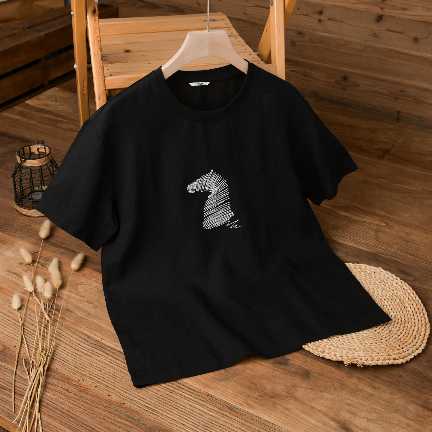 Men's Summer Thin Short Sleeve T-shirt Embroidered Mashed Silk Linen Breathable Skin-friendly Ice Silk Cool Feeling
Men's Summer Thin Short Sleeve T-shirt Embroidered Mashed Silk Linen Breathable Skin-friendly Ice Silk Cool Feeling