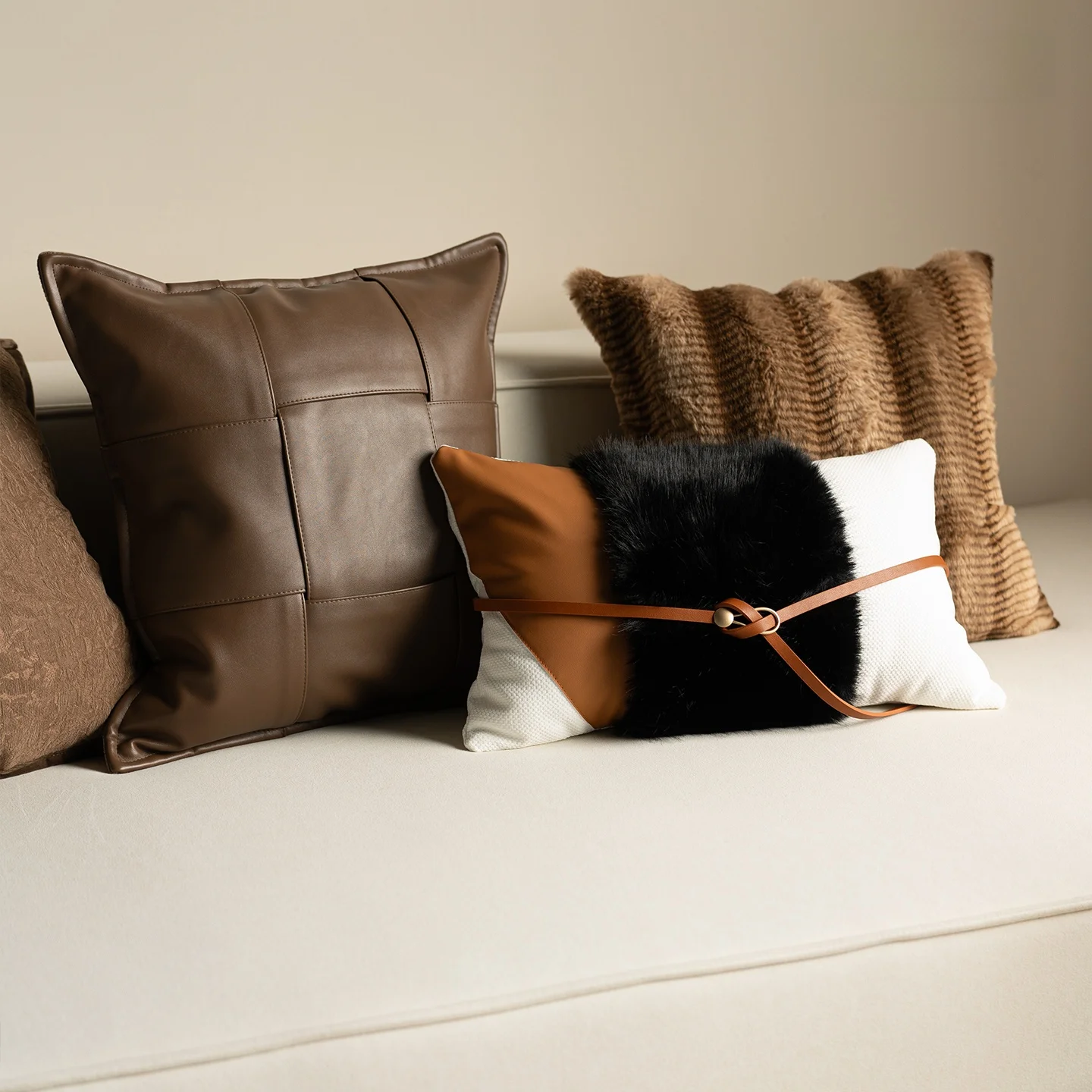Italian Style Sofa Pillow Luxury Living Room Decorative Cushion Bedroom Headboard Backrest Pillow Home Textile PP Cotton Core
Italian Style Sofa Pillow Luxury Living Room Decorative Cushion Bedroom Headboard Backrest Pillow Home Textile PP Cotton Core