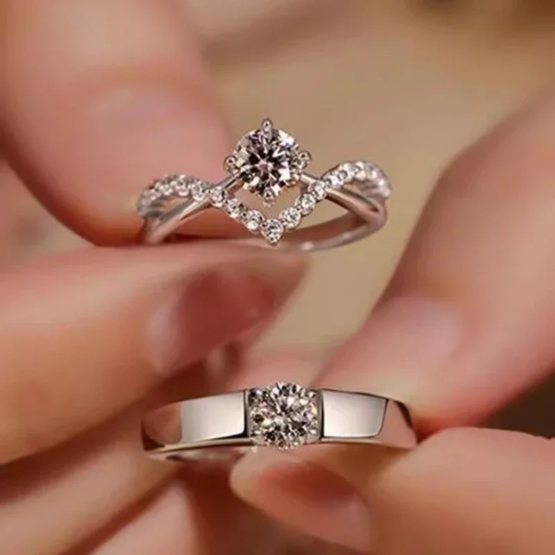 Colorful VVS1 EX Imitation Moissanite Ring 1ct Round Moissanite Diamond Couple Ring Engagement 925 Silver Plated 2 Pieces
Colorful VVS1 EX Imitation Moissanite Ring 1ct Round Moissanite Diamond Couple Ring Engagement 925 Silver Plated 2 Pieces