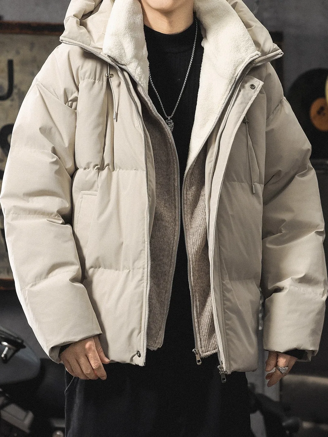 Мужская утепленная хлопковая куртка с капюшоном, зимняя теплая повседневная свободная куртка-пуховик для молодежи, с длинными рукавами, на молнии
Мужская утепленная хлопковая куртка с капюшоном, зимняя теплая повседневная свободная куртка-пуховик для молодежи, с длинными рукавами, на молнии