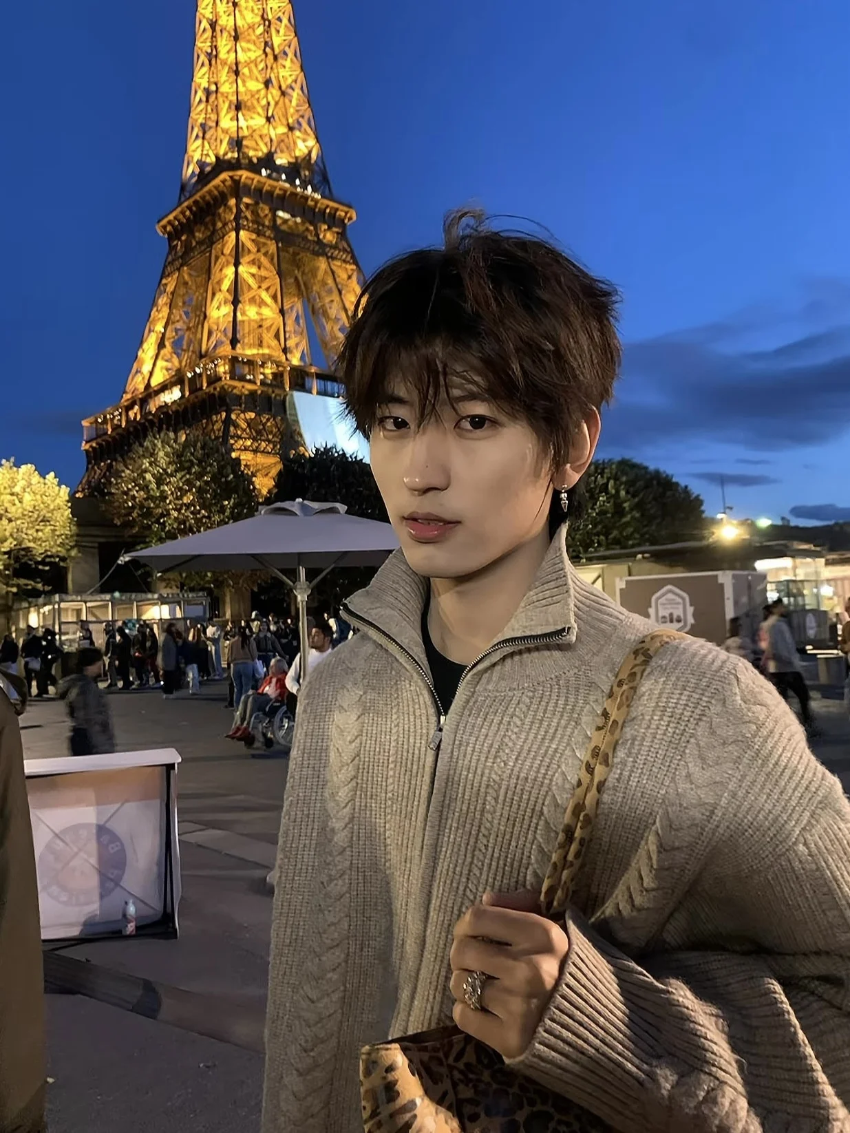 Мужской вязаный открытый кардиган с воротником на молнии, текстурированный зимний свитер для отдыха, универсальный трикотаж со старыми деньгами и ленивым цветочным узором
Мужской вязаный открытый кардиган с воротником на молнии, текстурированный зимний свитер для отдыха, универсальный трикотаж со старыми деньгами и ленивым цветочным узором