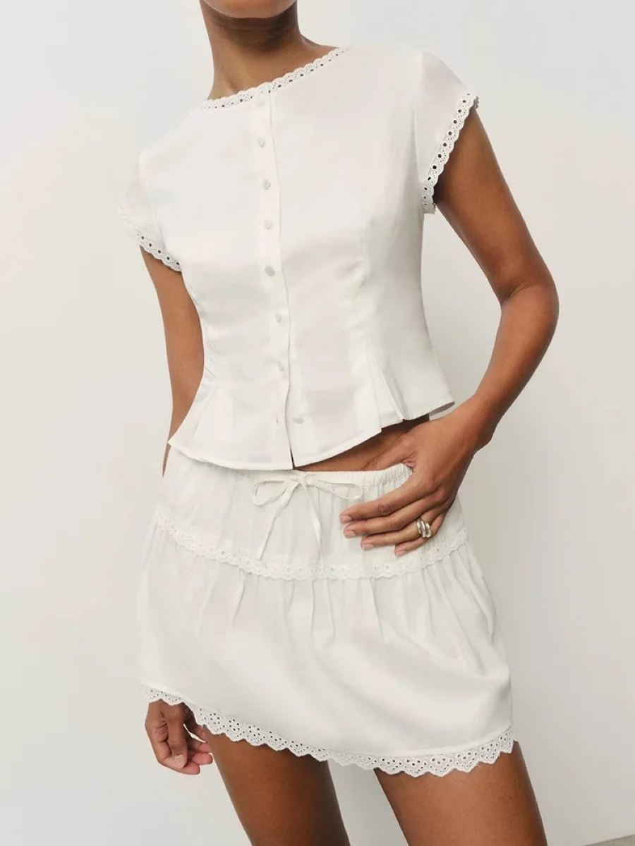 3 Colors Women Lace Edge Set Round Neck Single Breasted Short Sleeve Top + Elastic Waist Mini Skirt Sweet Female Suit
3 Colors Women Lace Edge Set Round Neck Single Breasted Short Sleeve Top + Elastic Waist Mini Skirt Sweet Female Suit