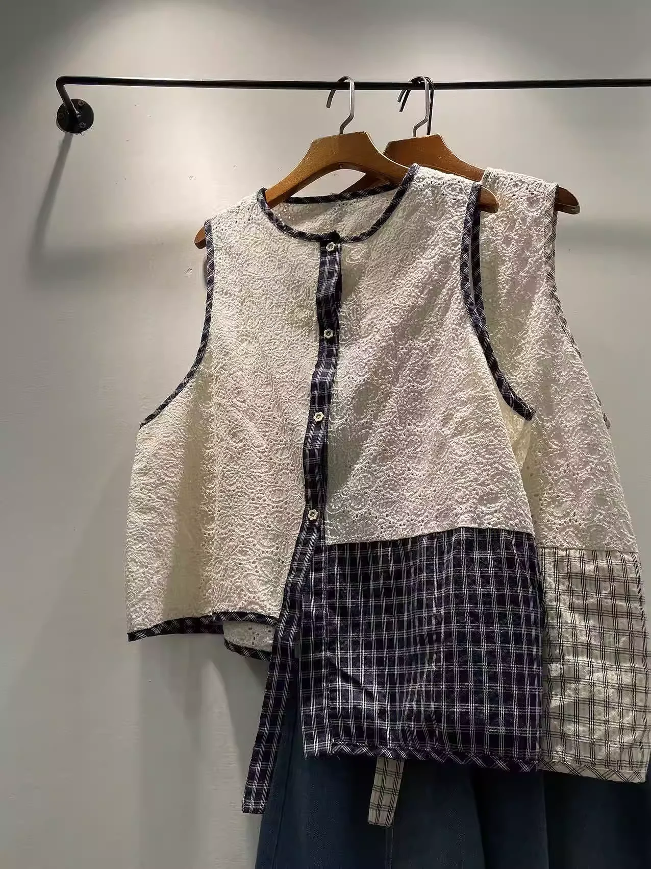 2026 Mori kei clothing 100% cotton lace embroidered vest for women spring Japan patchwork asymmetric cardigan
2026 Mori kei clothing 100% cotton lace embroidered vest for women spring Japan patchwork asymmetric cardigan