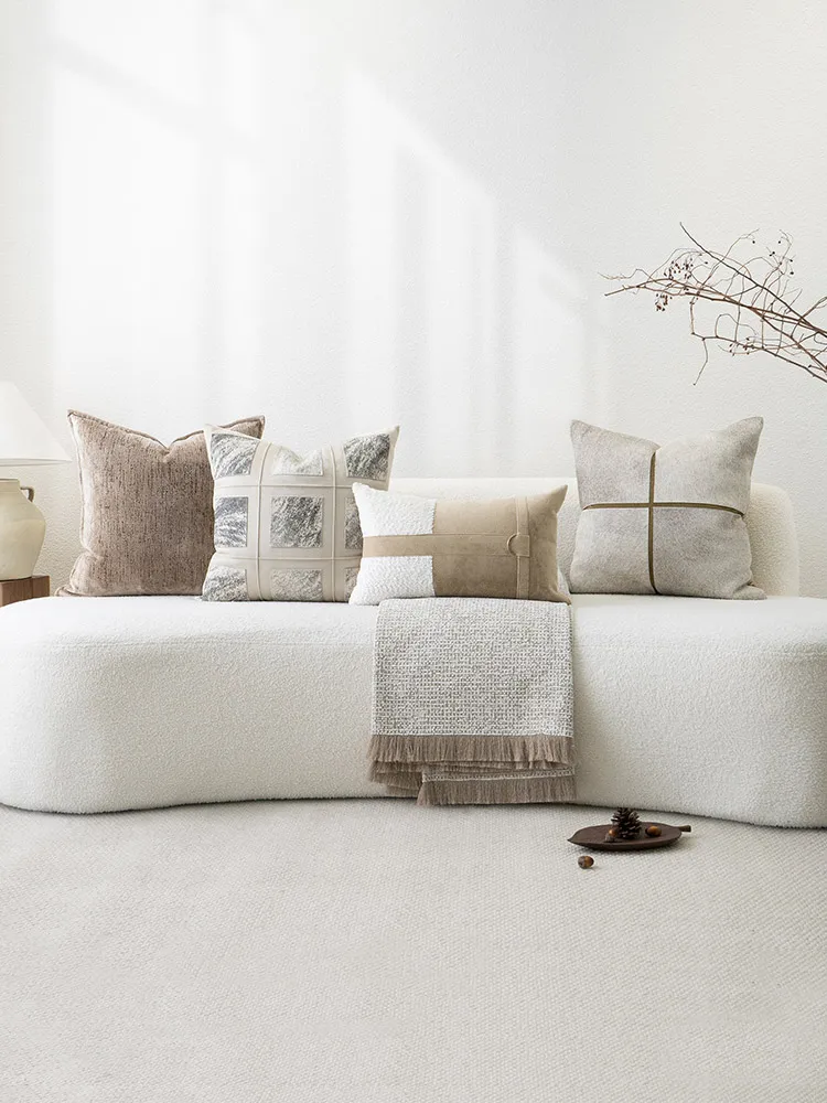 Подушки из натурального меха для диванов и скамеек в гостиную, виллу, отель. Элитные декоративные подушки.
Подушки из натурального меха для диванов и скамеек в гостиную, виллу, отель. Элитные декоративные подушки.