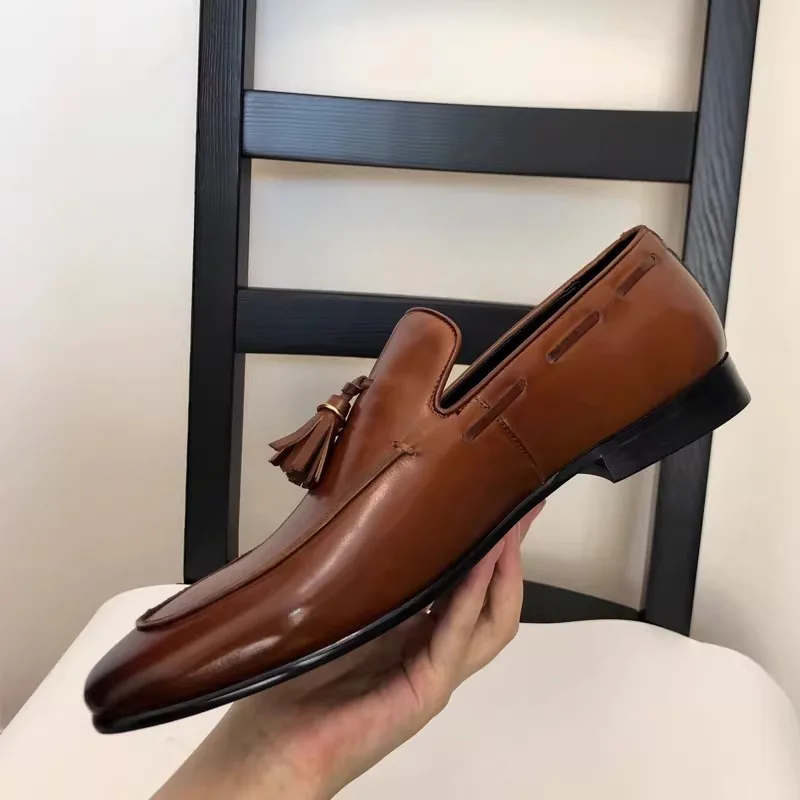 Высококачественные мужские кожаные туфли-лоферы с кисточками в британском стиле, из натуральной кожи, для офиса, вечеринок, свадеб, деловые туфли без шнурков для мужчин
Высококачественные мужские кожаные туфли-лоферы с кисточками в британском стиле, из натуральной кожи, для офиса, вечеринок, свадеб, деловые туфли без шнурков для мужчин
