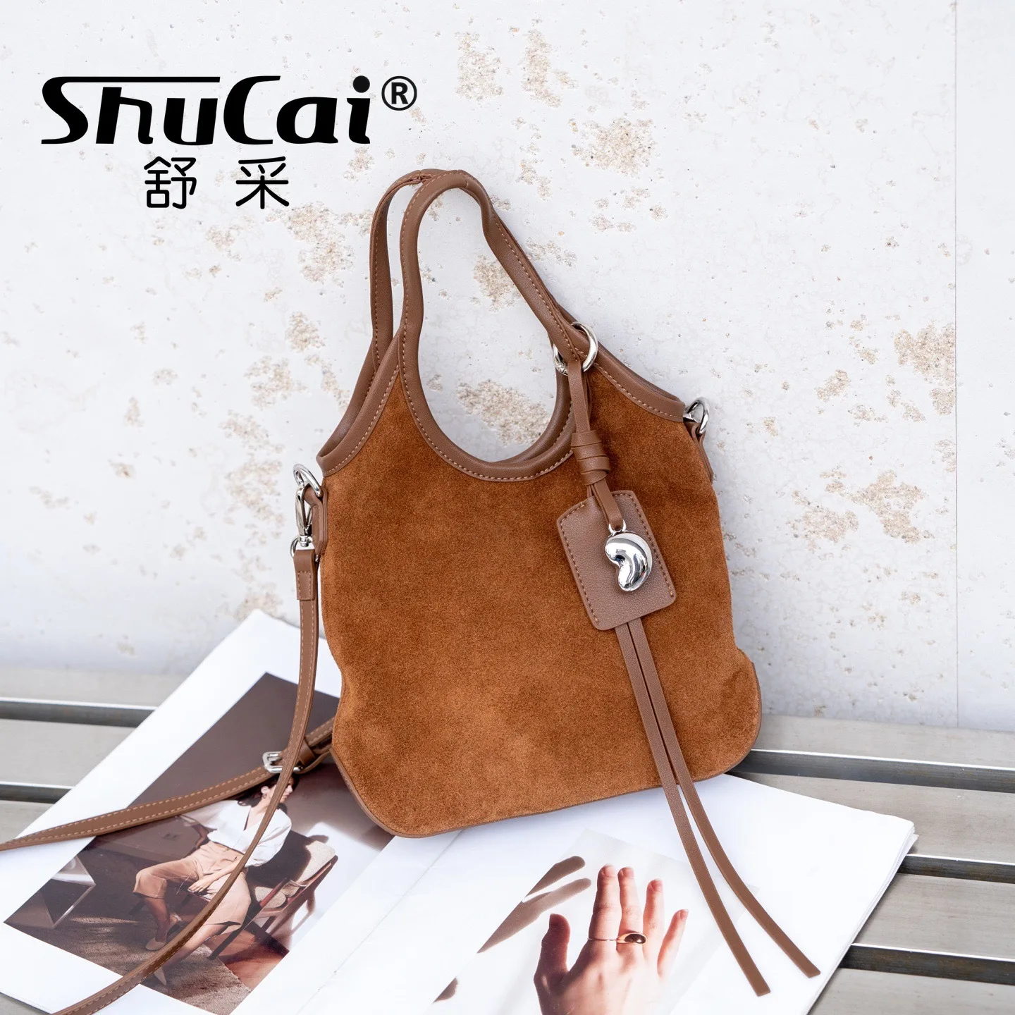 Женская сумка из натуральной матовой замши, роскошная дизайнерская брендовая сумка-ведро через плечо, женская сумка-тоут из воловьей кожи, новинка
Женская сумка из натуральной матовой замши, роскошная дизайнерская брендовая сумка-ведро через плечо, женская сумка-тоут из воловьей кожи, новинка