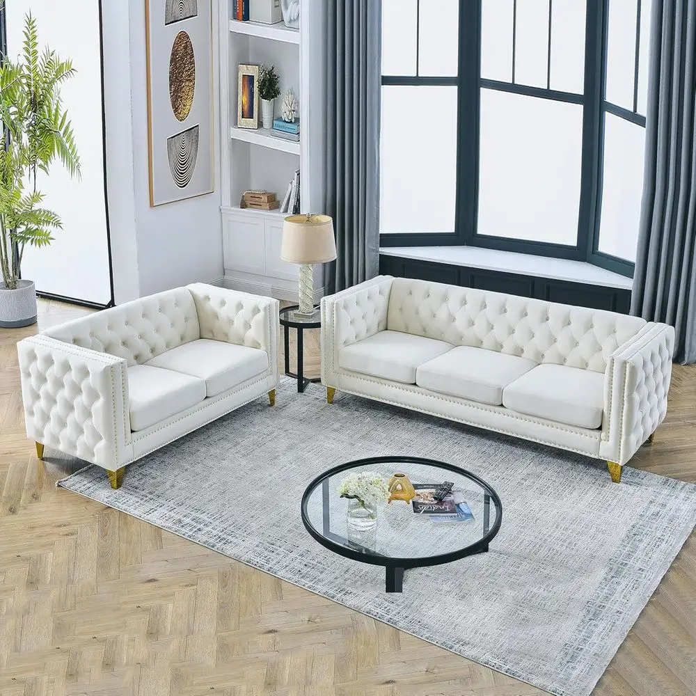 Велюровый комплект мягкой мебели: 3-местный диван с пуговичной стежкой и 2-местный диван-софа с декоративными гвоздиками и металлическими ножками.
Велюровый комплект мягкой мебели: 3-местный диван с пуговичной стежкой и 2-местный диван-софа с декоративными гвоздиками и металлическими ножками.