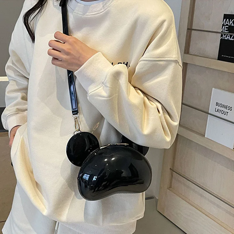 Женская сумка через плечо на молнии, персонализированная, милая, универсальная, круглая, маленькая, из искусственной кожи, повседневная, с мультяшным принтом, вместительная, на плечо
Женская сумка через плечо на молнии, персонализированная, милая, универсальная, круглая, маленькая, из искусственной кожи, повседневная, с мультяшным принтом, вместительная, на плечо