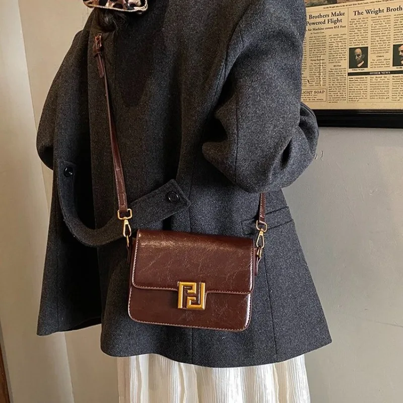 High-End Minimalist Simple Vintage Women's Handbag Luxury Brand Famous Designer Large Capacity Diaper Bag Elegant Paris
High-End Minimalist Simple Vintage Women's Handbag Luxury Brand Famous Designer Large Capacity Diaper Bag Elegant Paris