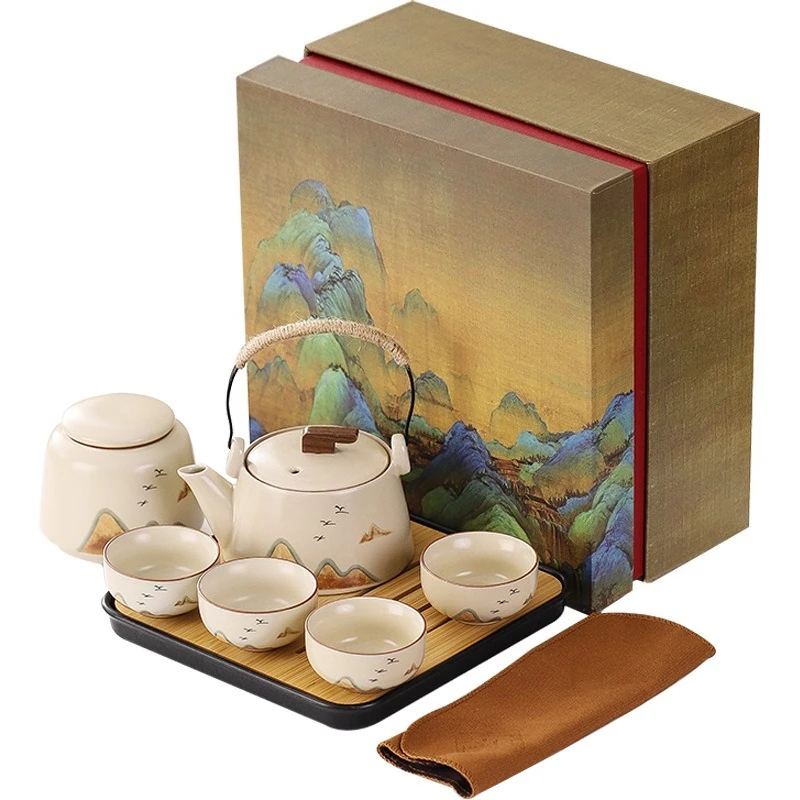 The whole set of tea sets, a small set of ceramics, a pot of four cups, a teapot, and teacups.
The whole set of tea sets, a small set of ceramics, a pot of four cups, a teapot, and teacups.