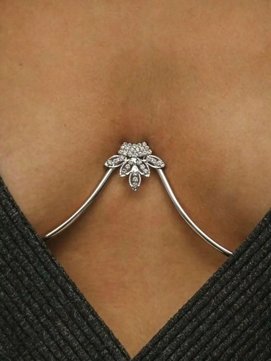 Floral Crystal-Adorned Body Chain With Dual Arching Straps For Glamorous Party And Gala Evening Wear
Floral Crystal-Adorned Body Chain With Dual Arching Straps For Glamorous Party And Gala Evening Wear