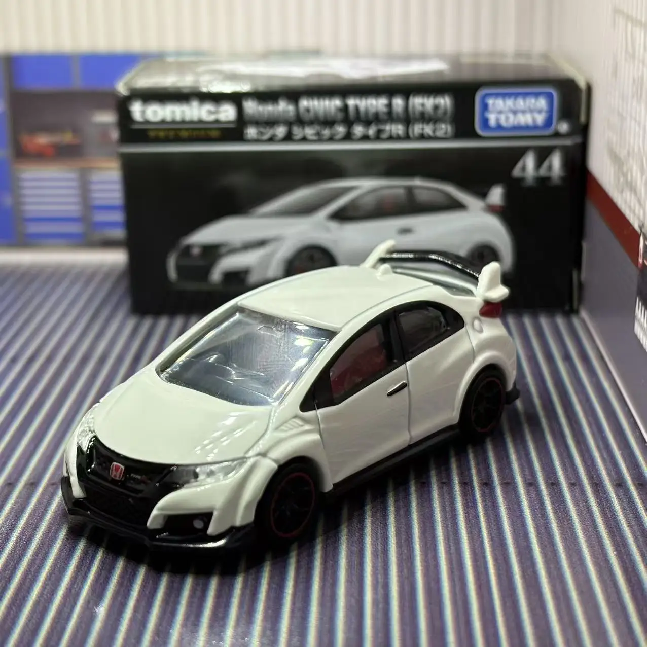 TAKARA TOMY TP44 1 64 Scale Honda Civic TYPE R Black Box Diecast Simulation Alloy Vehicle Toy Car Model Non Remote Control
TAKARA TOMY TP44 1 64 Scale Honda Civic TYPE R Black Box Diecast Simulation Alloy Vehicle Toy Car Model Non Remote Control