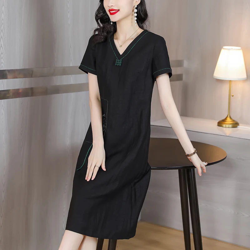 2023 Summer New Short Sleeve Flower Embroidered Silk Dress Women's Vintage Bohemian Silk Satin V-Neck Slim Over Knee Long Dress
2023 Summer New Short Sleeve Flower Embroidered Silk Dress Women's Vintage Bohemian Silk Satin V-Neck Slim Over Knee Long Dress