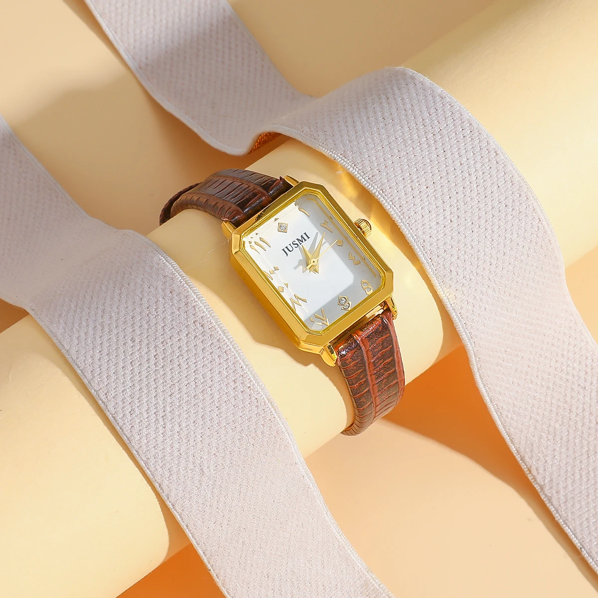 Vintage Gold Square Watch for Women - Crocodile Leather Band Arabic Numeral Dial Quartz Wristwatch
Vintage Gold Square Watch for Women - Crocodile Leather Band Arabic Numeral Dial Quartz Wristwatch