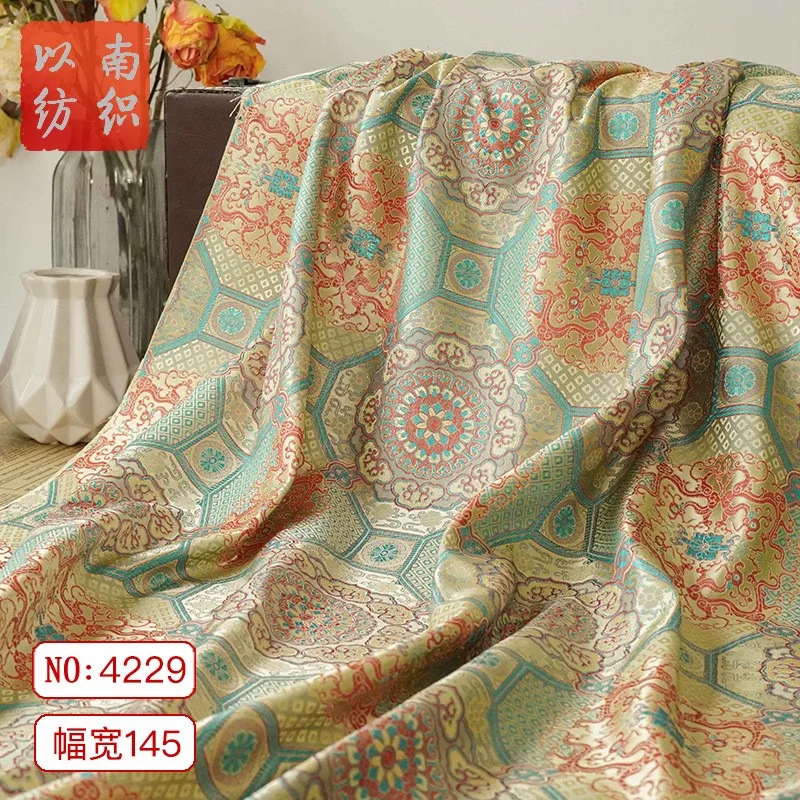 Новый ветер, восьмиугольный цветок, парча Ханфу, китайский Cheongsam, окрашенный в пряжу, весенне-осенний халат, ткань
Новый ветер, восьмиугольный цветок, парча Ханфу, китайский Cheongsam, окрашенный в пряжу, весенне-осенний халат, ткань