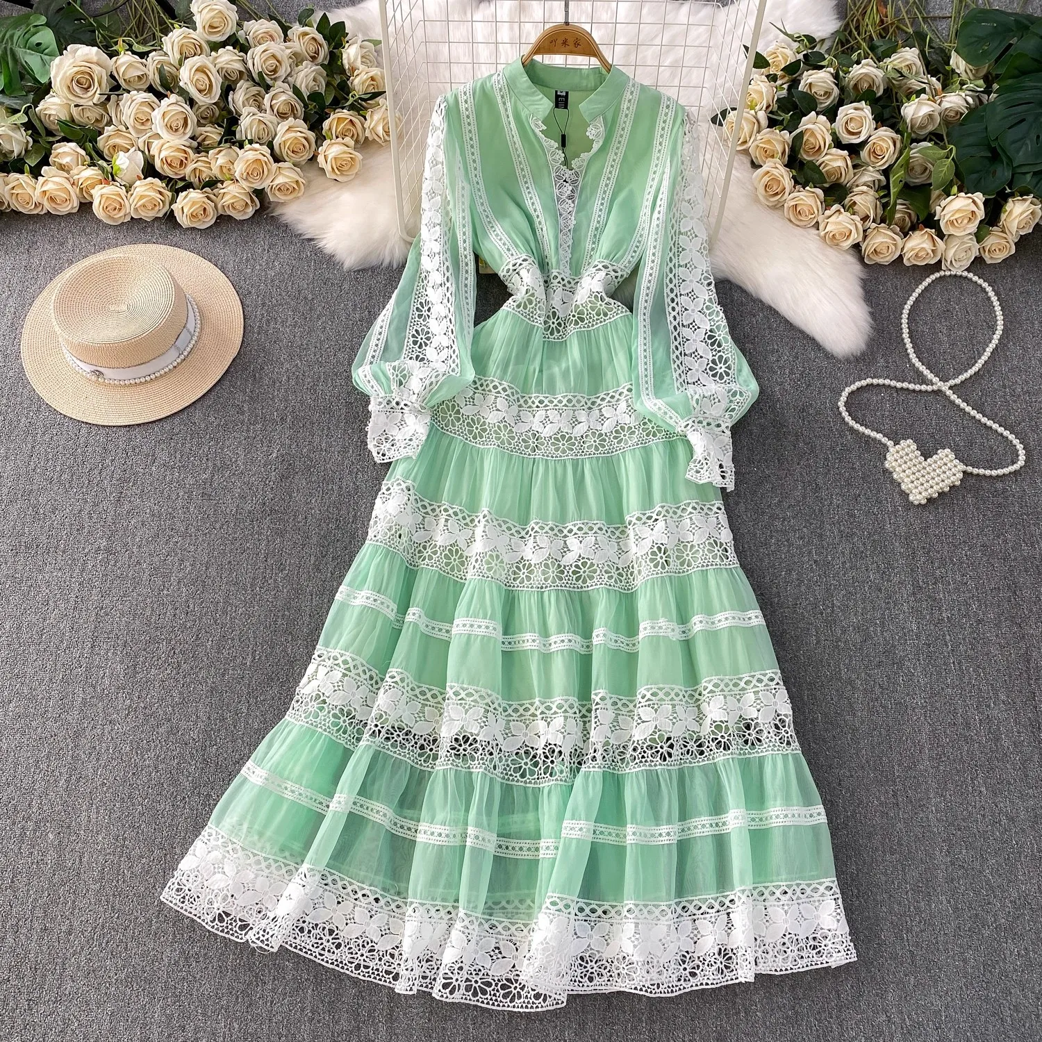 Luxury Designer Autumn Hollow Out Embroidery Prom Evening Dresses For Women Lace Patchwork V-Neck Long Lantern Sleeve Maxi Robe
Luxury Designer Autumn Hollow Out Embroidery Prom Evening Dresses For Women Lace Patchwork V-Neck Long Lantern Sleeve Maxi Robe