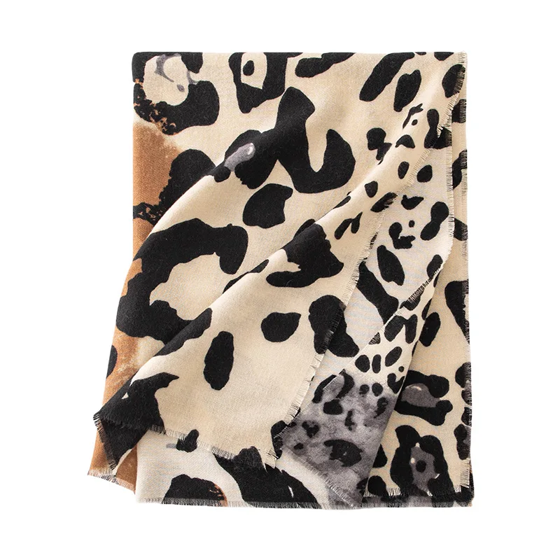 Women's Multi-color Luxurious and Atmospheric Leopard Print Scarf, Autumn and Winter Fashionable and High-end Versatile Scarf
Women's Multi-color Luxurious and Atmospheric Leopard Print Scarf, Autumn and Winter Fashionable and High-end Versatile Scarf