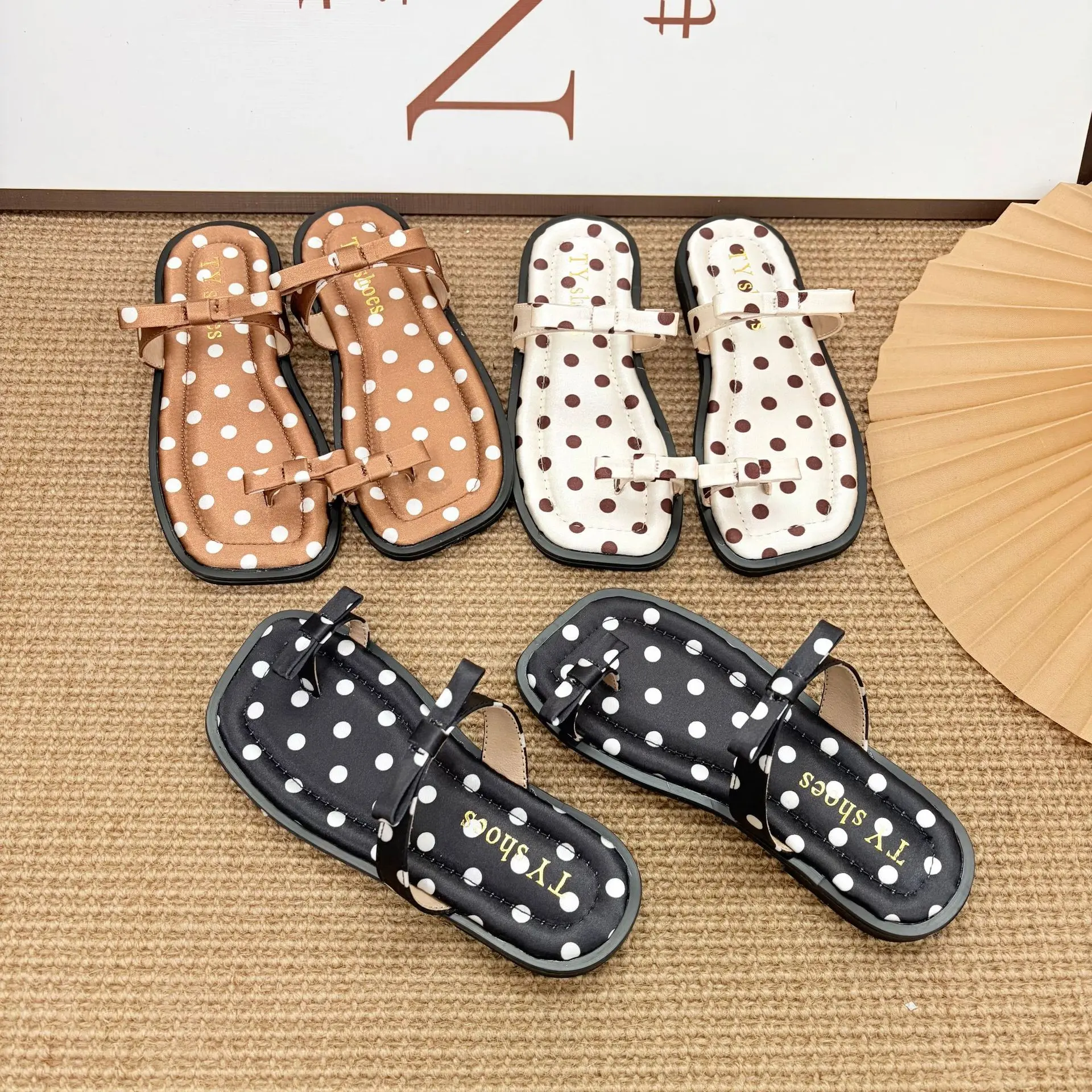 Kids'Casual Shoes PU Leather Summer Fashion Flip-Flops Outdoor Flat Bottom For Girls Designer Anti-slip White Black Size 25-36
Kids'Casual Shoes PU Leather Summer Fashion Flip-Flops Outdoor Flat Bottom For Girls Designer Anti-slip White Black Size 25-36