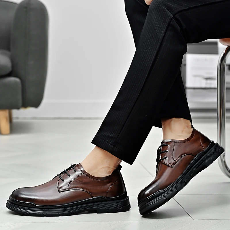 2025 Fashionable New Men Leather Oxford Shoes Outdoor Versatile Casual Men Commuting Work Shoes Classic Retro Style Lacing Shoes
2025 Fashionable New Men Leather Oxford Shoes Outdoor Versatile Casual Men Commuting Work Shoes Classic Retro Style Lacing Shoes