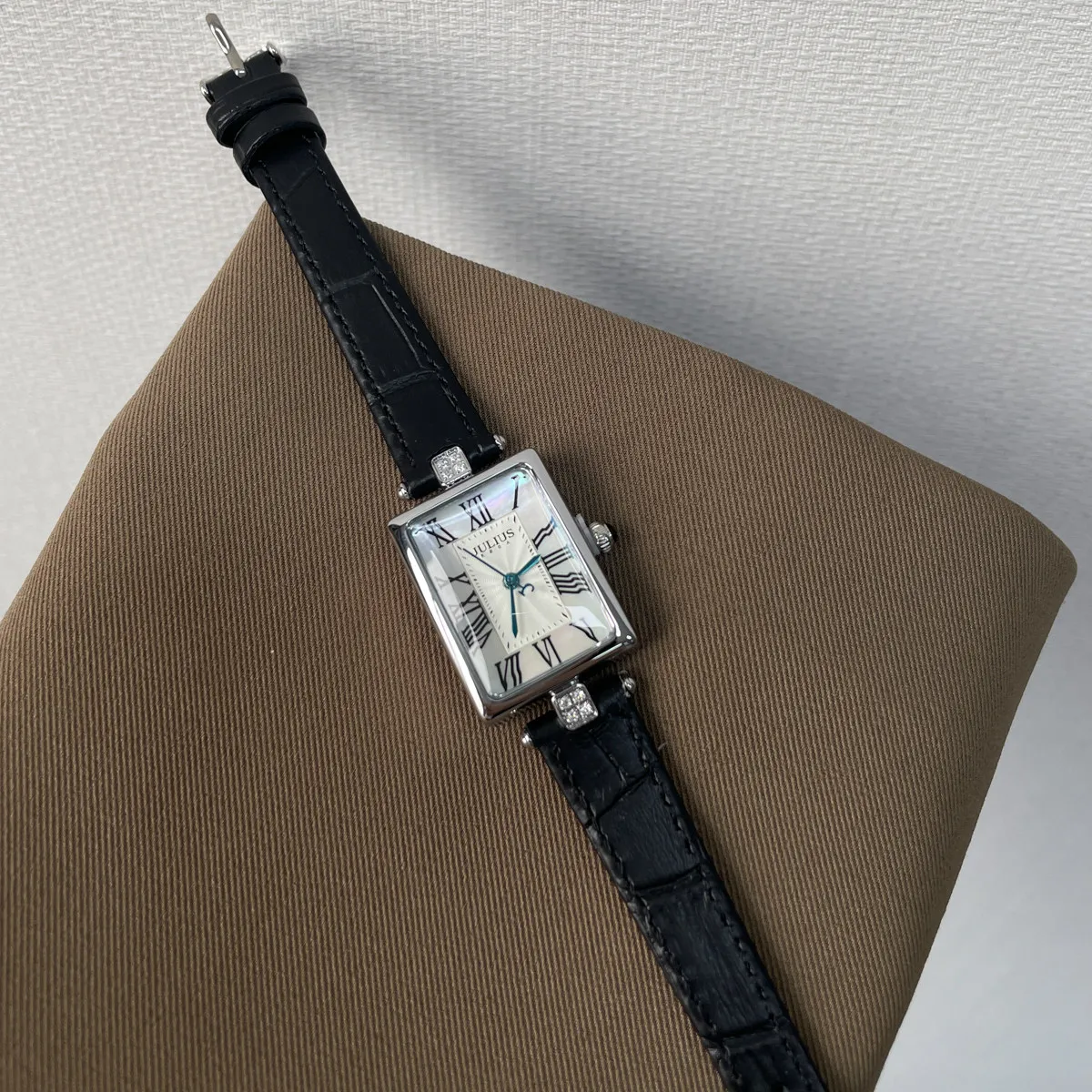 Women'S Vintage Luxury Watch, 2026 New Model Quartz Watch For Women, Creative Gift For Women, High-Quality Women'S Wristwatch
Women'S Vintage Luxury Watch, 2026 New Model Quartz Watch For Women, Creative Gift For Women, High-Quality Women'S Wristwatch