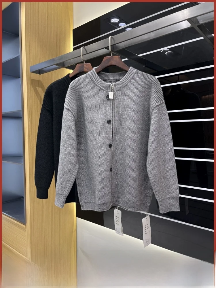 Модный вязаный круглый кардиган на молнии для мужчин, осенний сезон, полиэстер, акрил, нейлон, удобный городской слэ
Модный вязаный круглый кардиган на молнии для мужчин, осенний сезон, полиэстер, акрил, нейлон, удобный городской слэ