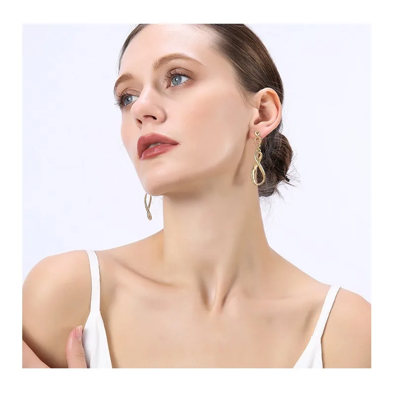Hot-selling Women's Fashion Temperament Geometric Twist-shaped Matte Earrings Women's Versatile Earrings
Hot-selling Women's Fashion Temperament Geometric Twist-shaped Matte Earrings Women's Versatile Earrings