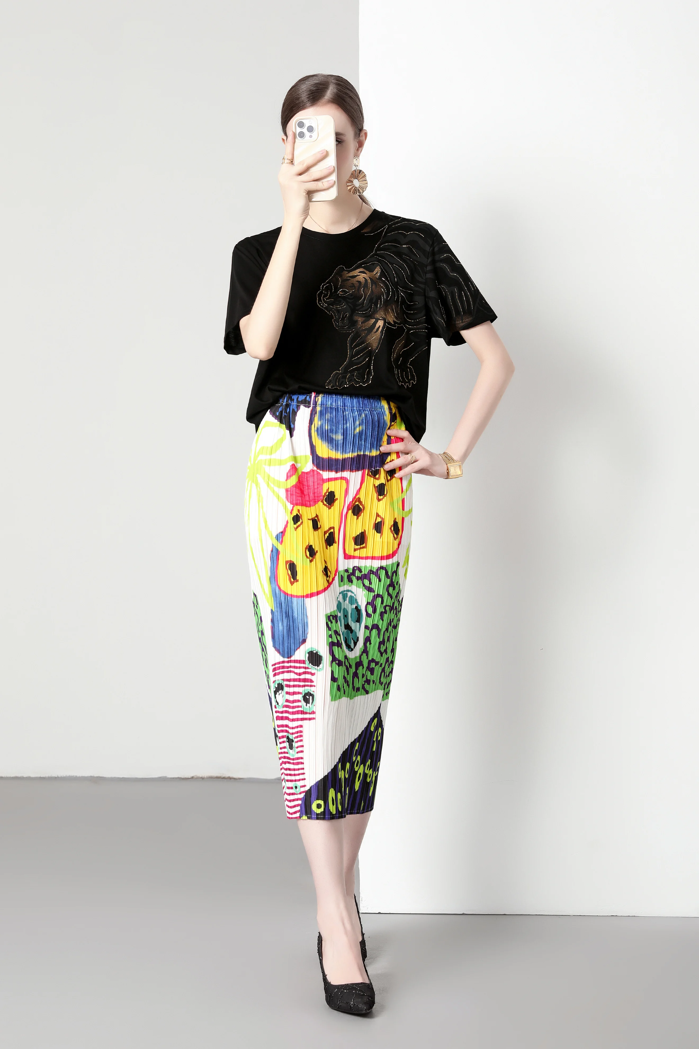 Women Summer Floral Print Beach Skirt with High Waist Elastic Waistband Pleats and Side Split Perfect for Vacation
Women Summer Floral Print Beach Skirt with High Waist Elastic Waistband Pleats and Side Split Perfect for Vacation