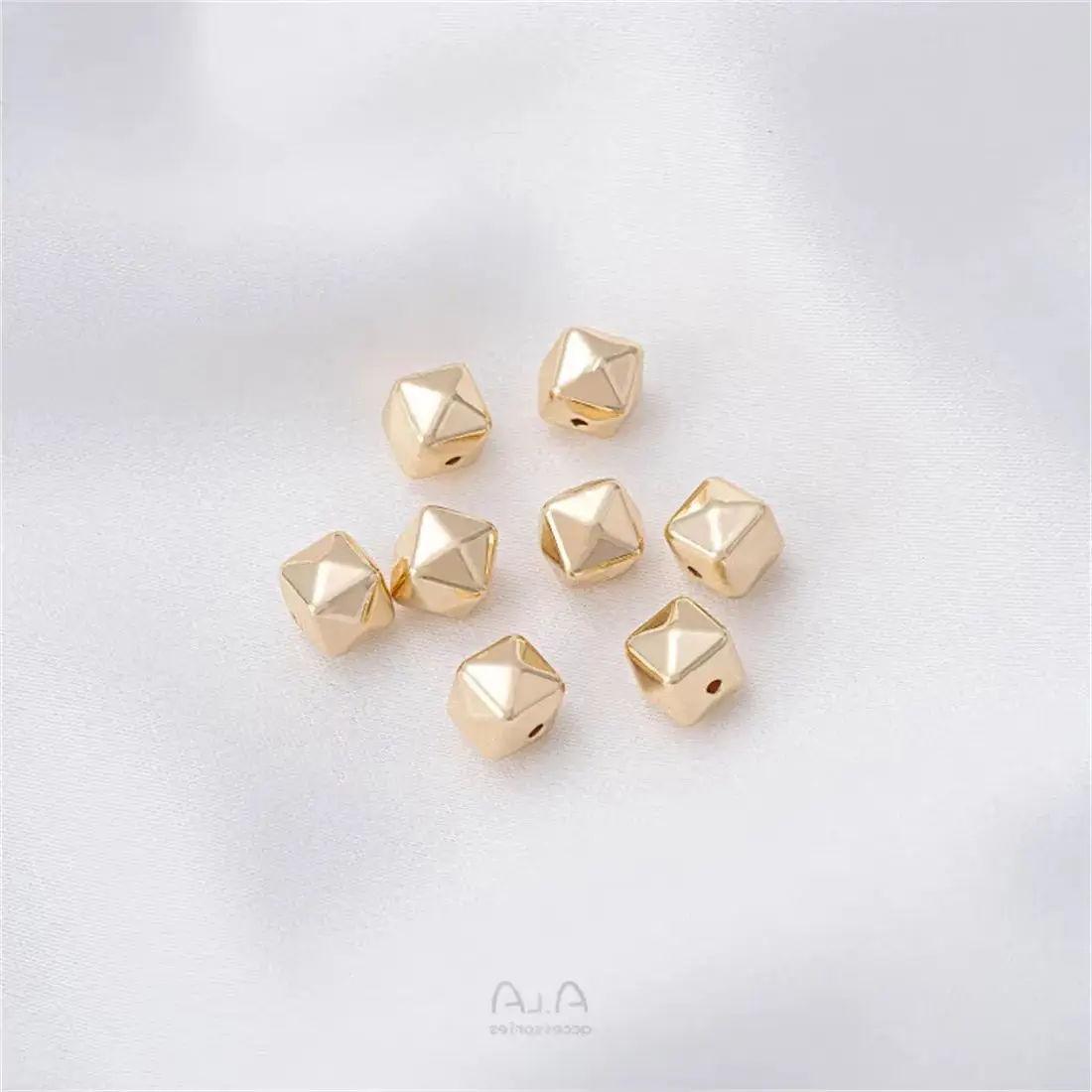 14K Gold-Plated Square Bead Heart Shaped Silver Eye Meteorite Circular Separated Bead Pattern Bucket Bead DIY Headpiece Accessor
14K Gold-Plated Square Bead Heart Shaped Silver Eye Meteorite Circular Separated Bead Pattern Bucket Bead DIY Headpiece Accessor