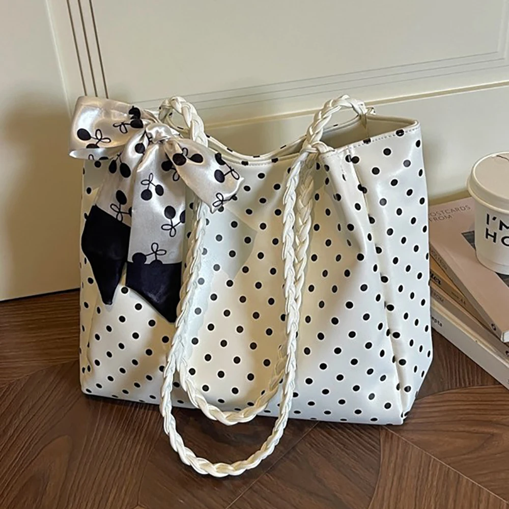 Large Capacity Bolka Dots Shoulder Bag Women's Korean Style Ins PU Leather Soft Underarm Bags Shopping Commuter Handbags
Large Capacity Bolka Dots Shoulder Bag Women's Korean Style Ins PU Leather Soft Underarm Bags Shopping Commuter Handbags