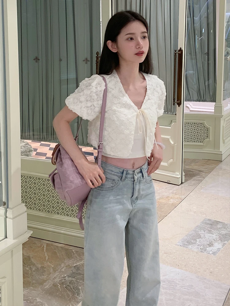 Elegant Short Sleeve Open Cardigan with Floral Embroidery Versatile Outerwear for Summer Season Straight Cut Bubble Sleeve De...
Elegant Short Sleeve Open Cardigan with Floral Embroidery Versatile Outerwear for Summer Season Straight Cut Bubble Sleeve De...