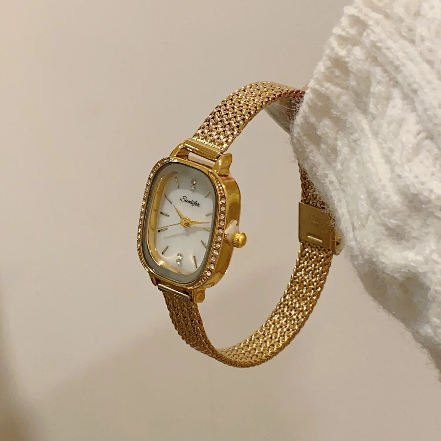 SUNLIFEX Brand New Women Quartz Watches Luxury Golden Steel Bracelet Wristwatch Girl Clock Compact Shell Square Dial Watch
SUNLIFEX Brand New Women Quartz Watches Luxury Golden Steel Bracelet Wristwatch Girl Clock Compact Shell Square Dial Watch