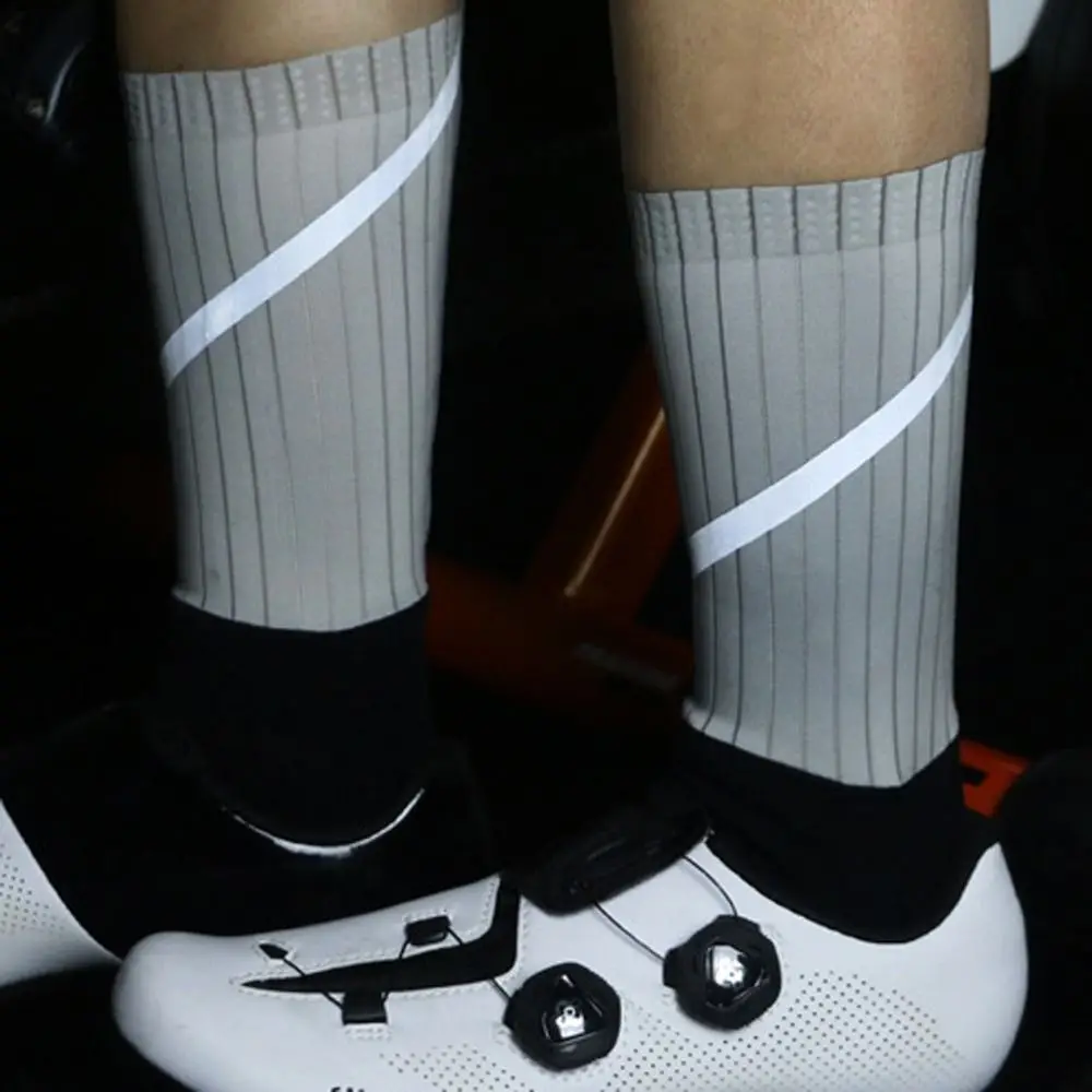 1 Pair Reflective Cycling Socks Breathable Sweat-absorbent Mid Tank Sports Socks Wear Resistant Anti Slip Sports Socks
1 Pair Reflective Cycling Socks Breathable Sweat-absorbent Mid Tank Sports Socks Wear Resistant Anti Slip Sports Socks